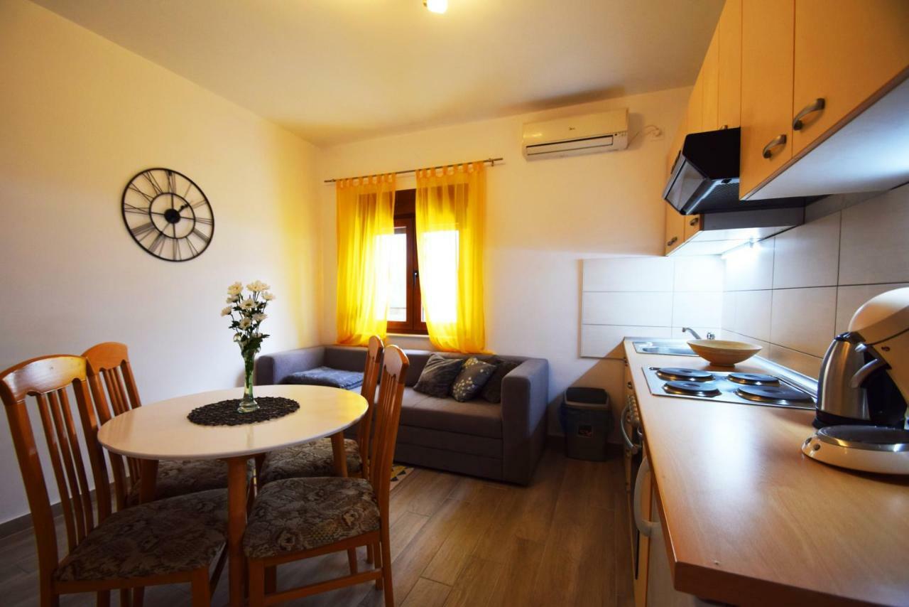 4 Palme Starigrad Paklenica