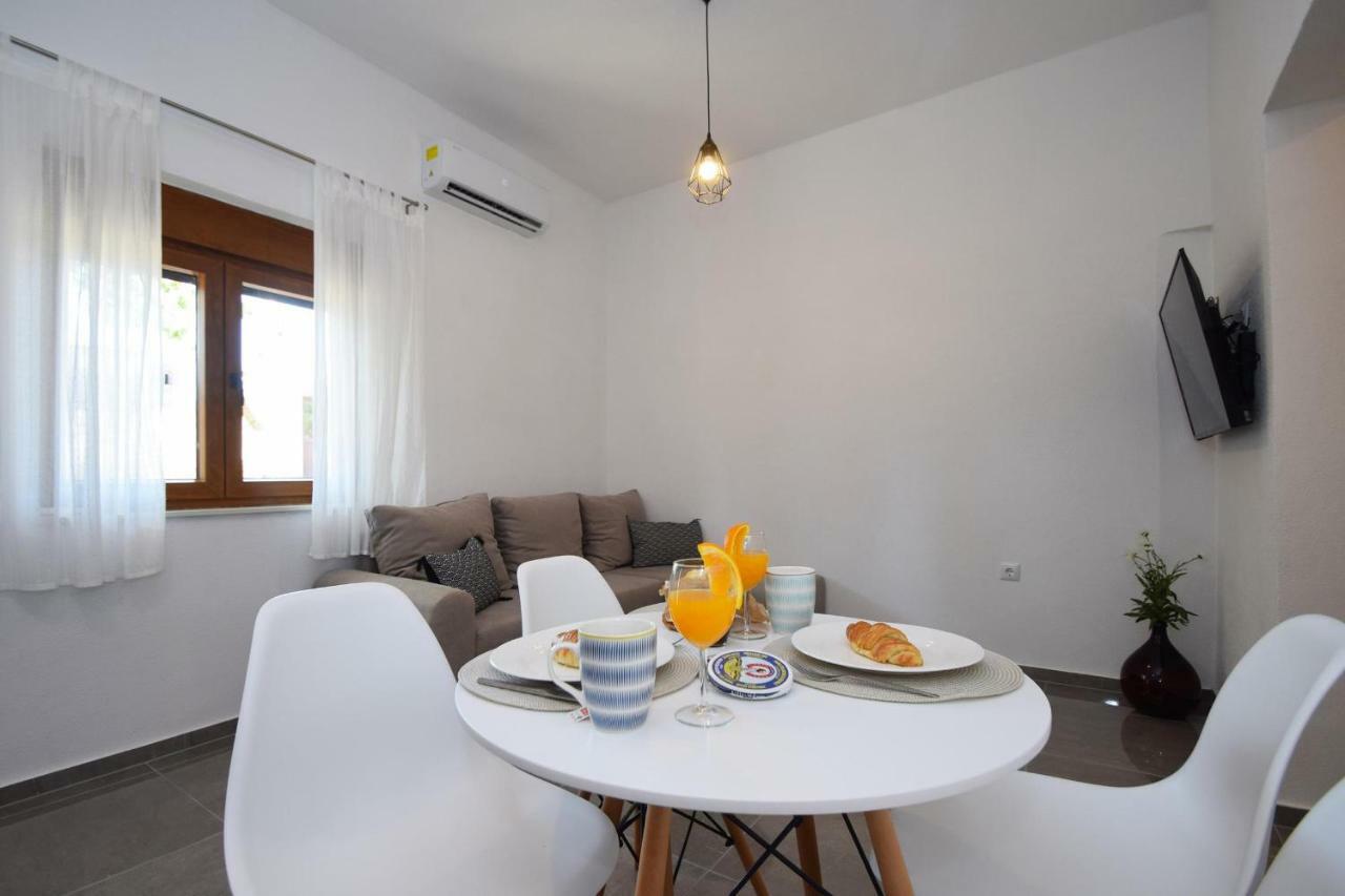 4 Palme Starigrad Paklenica