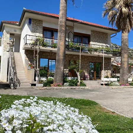 Apartmani 4 Palme Starigrad Paklenica Exterior foto