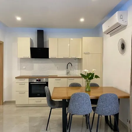 Apartmani 4 Palme Starigrad Paklenica Exterior foto