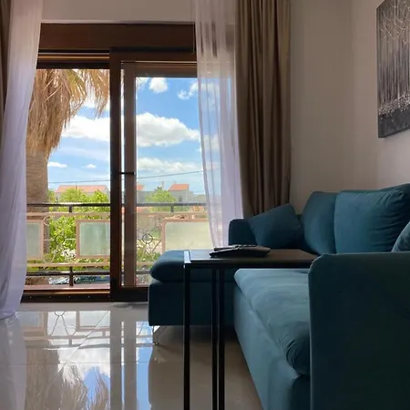 Apartmani 4 Palme Starigrad Paklenica Exterior foto