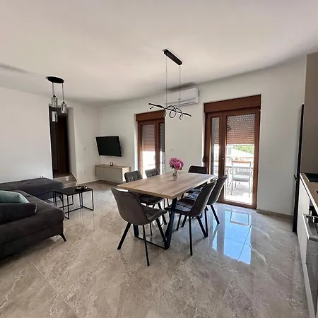 Apartmani 4 Palme Starigrad Paklenica Exterior foto