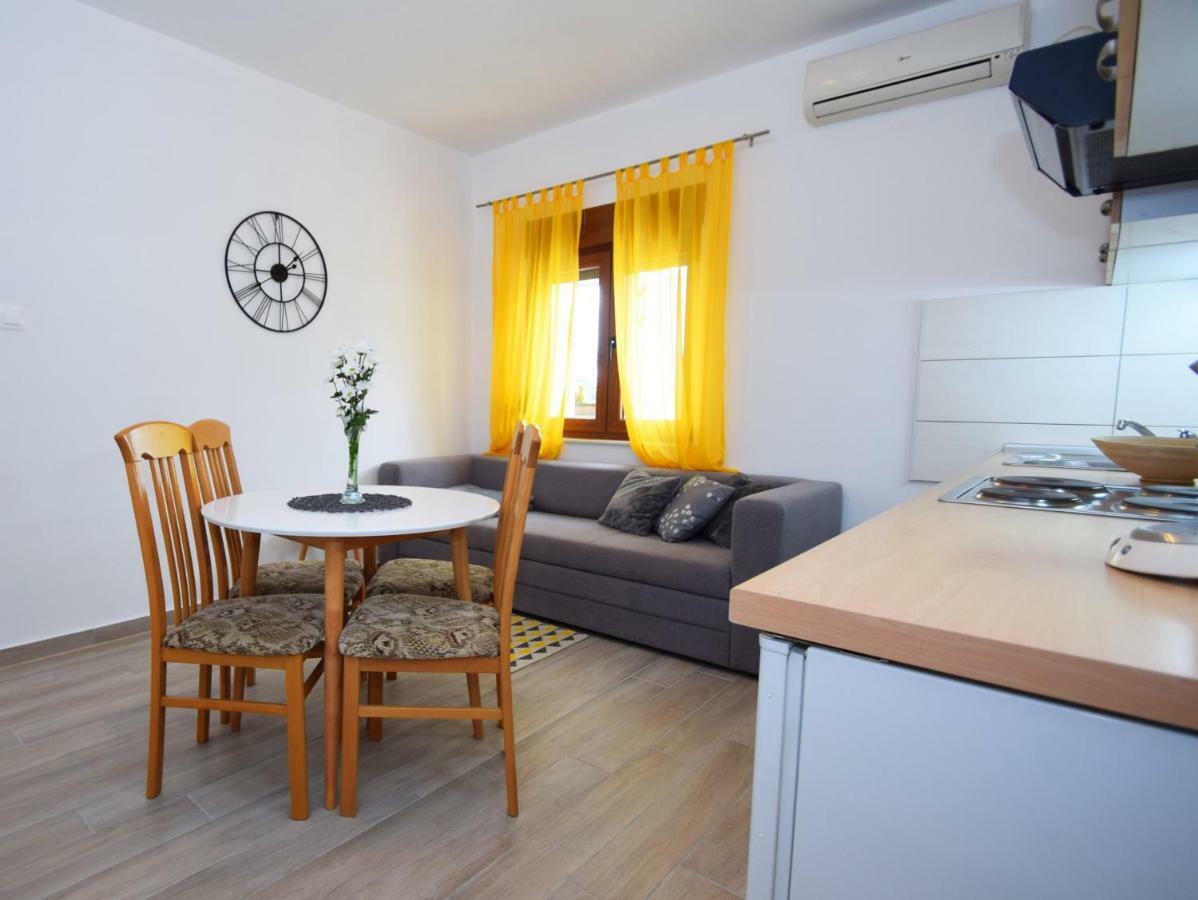 4 Palme Starigrad Paklenica